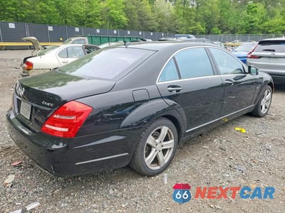 Trzecie zdjęcie samochodu z tyłu: 2012 MERCEDES-BENZ S 550 4MATIC VIN:WDDNG9EB2CA454240 - miniatura