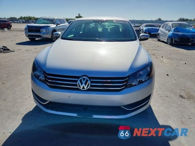 Piąte zdjęcie samochodu w środku: 2013 VOLKSWAGEN PASSAT SE VIN:1VWBH7A31DC129241 - miniatura