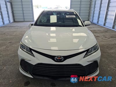 Piąte zdjęcie samochodu w środku: 2022 TOYOTA CAMRY LE VIN:4T1C11AK6NU656831 - miniatura