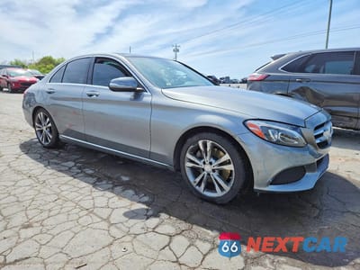Czwarte zdjęcie samochodu z boku: 2015 MERCEDES-BENZ C 300 4MATIC VIN:55SWF4KB8FU035067 - miniatura