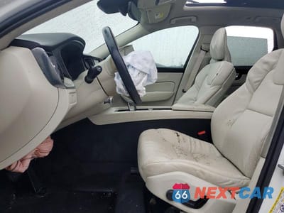 Zdjęcie 7 z 12 samochodu: 2023 VOLVO XC60 PLUS VIN:YV4L12RE5P1265213 - miniatura