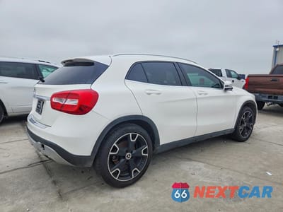 Trzecie zdjęcie samochodu z tyłu: 2019 MERCEDES-BENZ GLA 250 VIN:WDCTG4EB3KU016631 - miniatura
