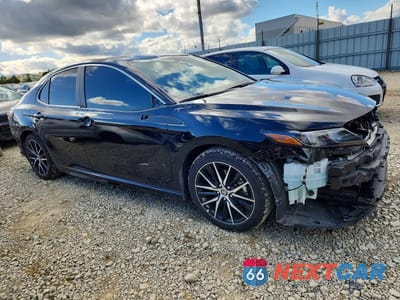 Czwarte zdjęcie samochodu z boku: 2024 TOYOTA CAMRY HYBRID SE VIN:4T1G31AK2RU623021 - miniatura
