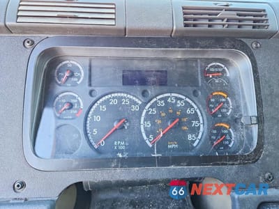 Zdjęcie 8 z 10 samochodu: 2017 FREIGHTLINER CASCADIA 125 SEMI TRUCK VIN:3AKJGLDR0HSHV0907 - miniatura
