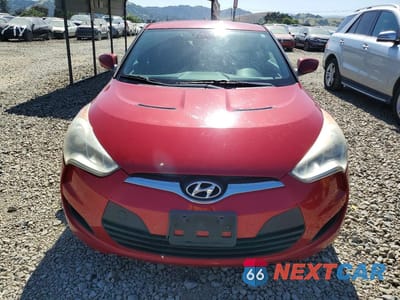 Piąte zdjęcie samochodu w środku: 2013 HYUNDAI VELOSTER BASE VIN:KMHTC6AD2DU169746 - miniatura