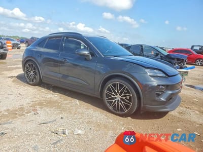 Czwarte zdjęcie samochodu z boku: 2024 PORSCHE MACAN 4 VIN:WP1AA2XA0RL001362 - miniatura