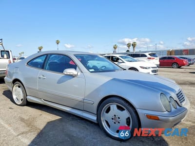Czwarte zdjęcie samochodu z boku: 2001 MERCEDES-BENZ CLK 430 VIN:WDBLJ70G61T069712 - miniatura