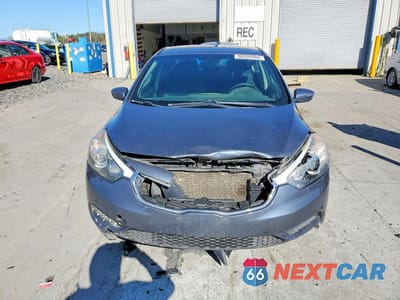 Piąte zdjęcie samochodu w środku: 2016 KIA FORTE LX VIN:KNAFX4A69G5478914 - miniatura