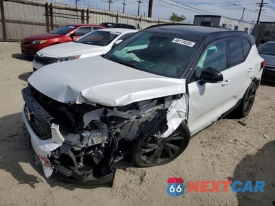 2019 VOLVO XC40 T5 R-DESIGN YV4162UM2K2130331 - główne zdjęcie licytacji z USA - miniatura