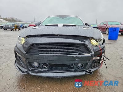 Piąte zdjęcie samochodu w środku: 2016 FORD MUSTANG VIN:1FATP8UH8G5281345 - miniatura