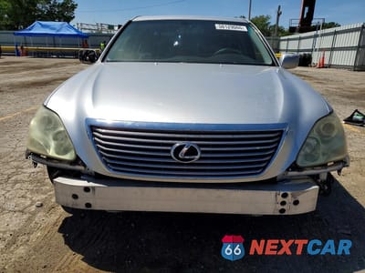 Piąte zdjęcie samochodu w środku: 2004 LEXUS LS 430 VIN:JTHBN36F040127052 - miniatura