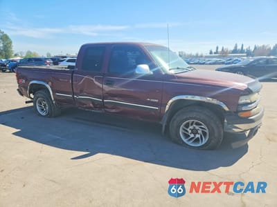 Czwarte zdjęcie samochodu z boku: 1999 CHEVROLET SILVERADO K1500 VIN:1GCEK19T7XZ134383 - miniatura