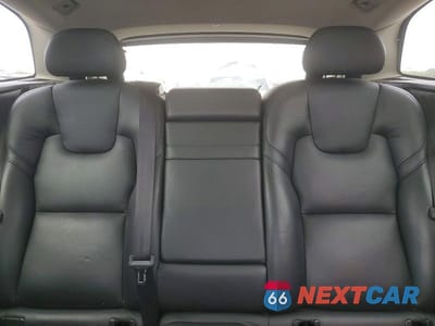 Zdjęcie 10 z 12 samochodu: 2019 VOLVO XC60 T5 VIN:LYV102RK6KB232600 - miniatura