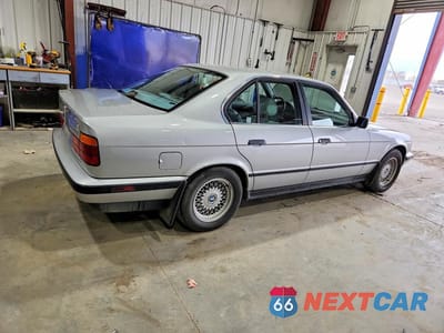 Trzecie zdjęcie samochodu z tyłu: 1994 BMW 540 I AUTOMATIC VIN:WBAHE6314RGF25272 - miniatura