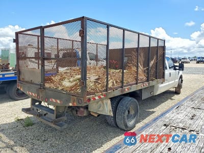 Trzecie zdjęcie samochodu z tyłu: 2008 FORD F350 SUPER DUTY FLATBED TRUCK VIN:1FDWW36Y88EE18839 - miniatura