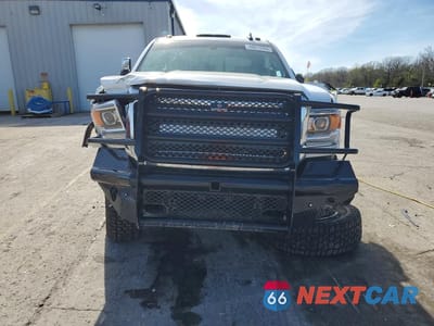 Piąte zdjęcie samochodu w środku: 2017 GMC SIERRA K2500 SLT VIN:1GT12TEG3HF121149 - miniatura