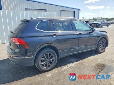 Trzecie zdjęcie samochodu z tyłu: 2022 VOLKSWAGEN TIGUAN SE VIN:3VV3B7AX5NM123519 - miniatura