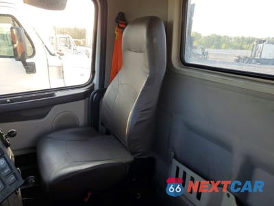 Zdjęcie 6 z 10 samochodu: 2017 VOLVO VNL SEMI TRUCK VIN:4V4N39TG9HN988134 - miniatura