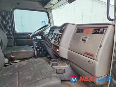 Piąte zdjęcie samochodu w środku: 2005 KENWORTH CONSTRUCTI - SEMI TRUCK VIN:1XKDA07X55R103374 - miniatura