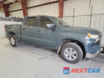 Czwarte zdjęcie samochodu z boku: 2025 CHEVROLET SILVERADO K1500 LT VIN:3GCUKDED2SG199808 - miniatura