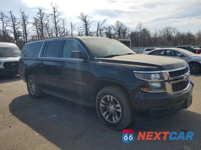 Czwarte zdjęcie samochodu z boku: 2020 CHEVROLET SUBURBAN K1500 LT VIN:1GNSKHKC0LR115388 - miniatura