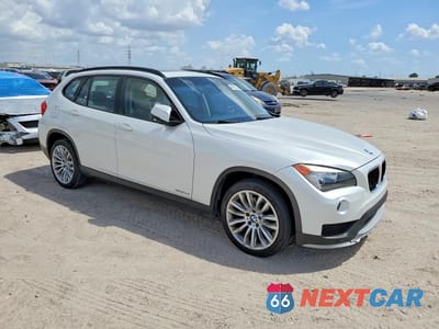 Czwarte zdjęcie samochodu z boku: 2015 BMW X1 XDRIVE28I VIN:WBAVL1C5XFVY35364 - miniatura