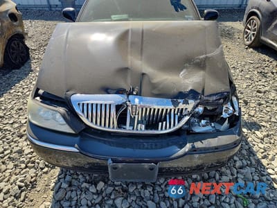 Zdjęcie 11 z 12 samochodu: 2011 LINCOLN TOWN CAR EXECUTIVE L VIN:2LNBL8EV9BX759412 - miniatura