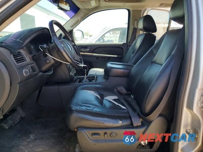 Zdjęcie 7 z 13 samochodu: 2010 GMC YUKON DENALI VIN:1GKUKEEF0AR236011 - miniatura