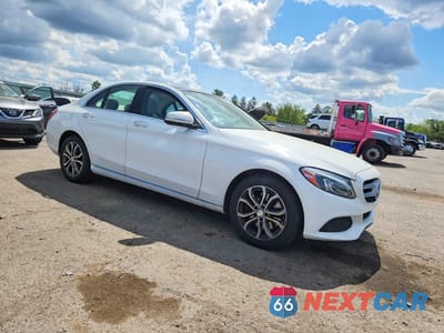 Czwarte zdjęcie samochodu z boku: 2015 MERCEDES-BENZ C 300 4MATIC VIN:55SWF4KB3FU034084 - miniatura