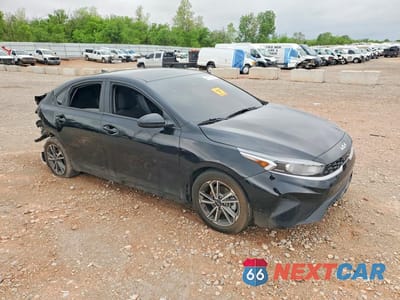 Czwarte zdjęcie samochodu z boku: 2023 KIA FORTE LXS VIN:3KPF24ADXPE629876 - miniatura