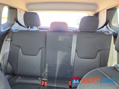 Zdjęcie 10 z 14 samochodu: 2023 JEEP RENEGADE LATITUDE VIN:ZACNJDB1XPPP38910 - miniatura