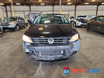 Piąte zdjęcie samochodu w środku: 2018 VOLKSWAGEN JETTA SE VIN:3VWDB7AJXJM206160 - miniatura