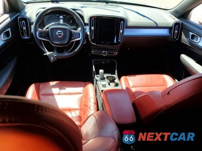 Zdjęcie 8 z 12 samochodu: 2019 VOLVO XC40 T5 MOMENTUM VIN:YV4162UK3K2116209 - miniatura