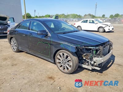 Czwarte zdjęcie samochodu z boku: 2018 MERCEDES BENZ CLA 250 4MATIC VIN:WDDSJ4GB6JN676323 - miniatura