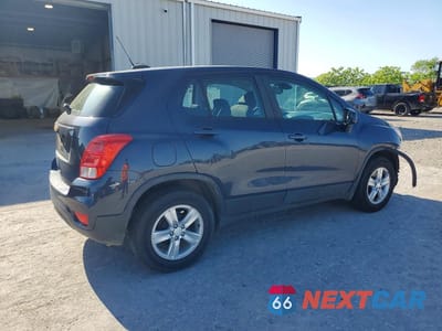 Trzecie zdjęcie samochodu z tyłu: 2019 CHEVROLET TRAX LS VIN:3GNCJKSBXKL321089 - miniatura
