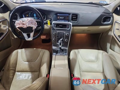 Zdjęcie 8 z 12 samochodu: 2014 VOLVO S60 T5 VIN:YV1612FH7E2275127 - miniatura