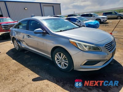 Czwarte zdjęcie samochodu z boku: 2016 HYUNDAI SONATA SE VIN:5NPE24AFXGH321776 - miniatura