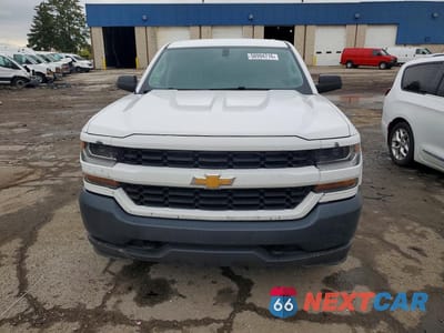 Piąte zdjęcie samochodu w środku: 2018 CHEVROLET SILVERADO K1500 VIN:3GCUKNEC2JG486514 - miniatura
