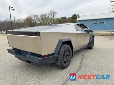 Czwarte zdjęcie samochodu z boku: 2024 TESLA CYBERTRUCK VIN:7G2CEHEE3RA048554 - miniatura