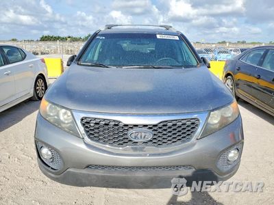 Piąte zdjęcie samochodu w środku: 2012 KIA SORENTO LX VIN:5XYKT3A63CG206447 - miniatura