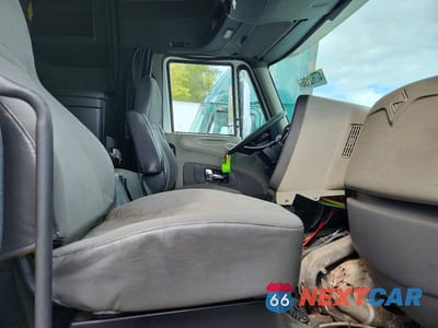 Piąte zdjęcie samochodu w środku: 2012 INTERNATIONAL PROSTAR SEMI TRUCK VIN:3HSDJSJR2CN672765 - miniatura