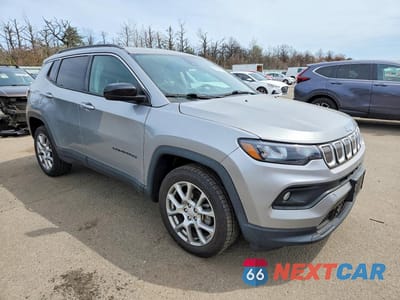 Czwarte zdjęcie samochodu z boku: 2022 JEEP COMPASS LATITUDE LUX VIN:3C4NJDFBXNT117999 - miniatura