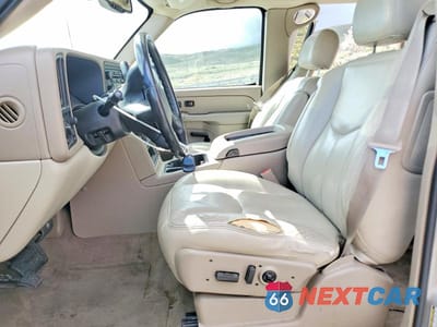Zdjęcie 7 z 13 samochodu: 2005 CHEVROLET SUBURBAN C1500 VIN:3GNEC16ZX5G173611 - miniatura
