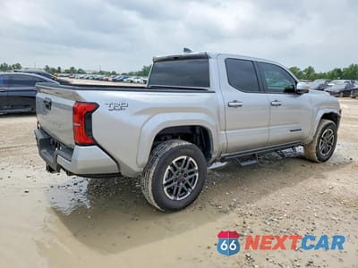 Trzecie zdjęcie samochodu z tyłu: 2026 TOYOTA TACOMA TRD SPORT VIN:3TMKB5FN3TM054252 - miniatura