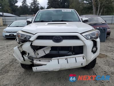 Piąte zdjęcie samochodu w środku: 2015 TOYOTA 4RUNNER TRAIL PREMIUM VIN:JTEBU5JRXF5255740 - miniatura