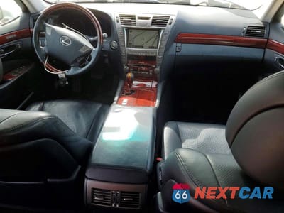 Zdjęcie 8 z 12 samochodu: 2008 LEXUS LS 460 VIN:JTHBL46F785054539 - miniatura