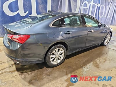 Trzecie zdjęcie samochodu z tyłu: 2020 CHEVROLET MALIBU LT VIN:1G1ZD5ST7LF015850 - miniatura
