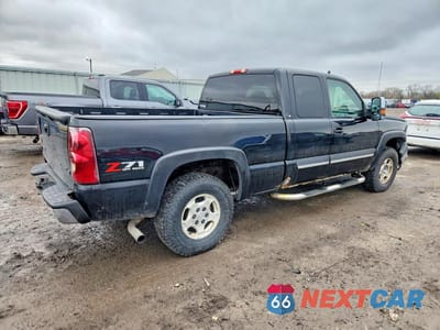 Trzecie zdjęcie samochodu z tyłu: 2003 CHEVROLET SILVERADO K1500 VIN:2GCEK19T131112074 - miniatura