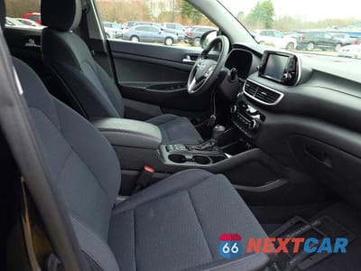 Piąte zdjęcie samochodu w środku: 2019 HYUNDAI TUCSON VALUE VIN:KM8J3CA44KU045643 - miniatura