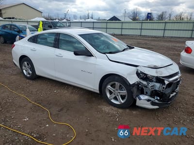 Czwarte zdjęcie samochodu z boku: 2019 CHEVROLET MALIBU LS VIN:1G1ZC5ST8KF170439 - miniatura